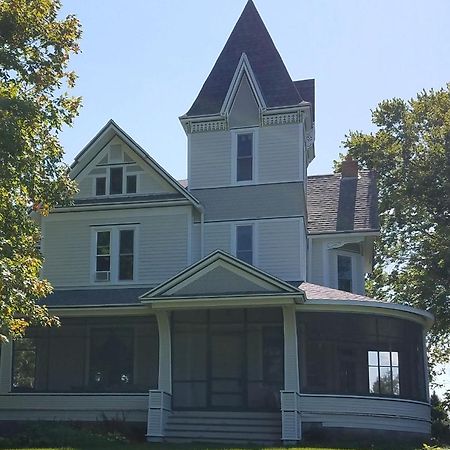 Oaklawn Inn Menomonie Εξωτερικό φωτογραφία