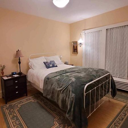 Oaklawn Inn Menomonie Εξωτερικό φωτογραφία