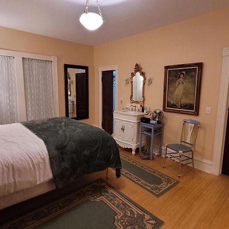 Oaklawn Inn Menomonie Εξωτερικό φωτογραφία