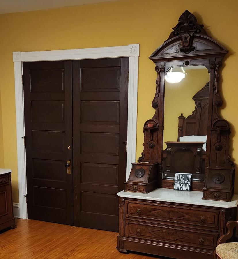 Oaklawn Inn Menomonie Εξωτερικό φωτογραφία