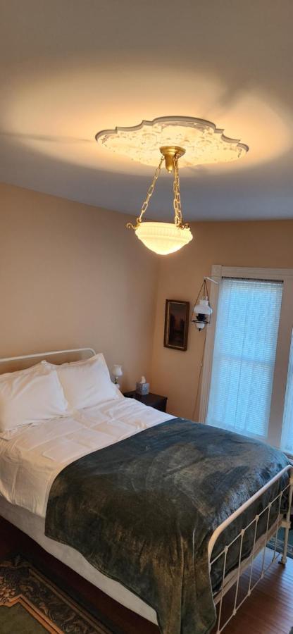Oaklawn Inn Menomonie Εξωτερικό φωτογραφία