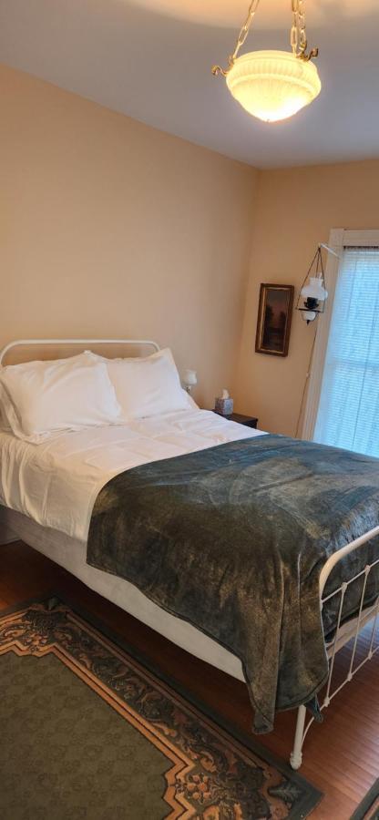Oaklawn Inn Menomonie Εξωτερικό φωτογραφία