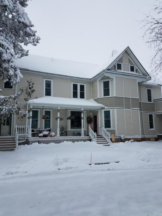 Oaklawn Inn Menomonie Εξωτερικό φωτογραφία