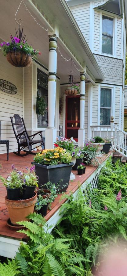Oaklawn Inn Menomonie Εξωτερικό φωτογραφία